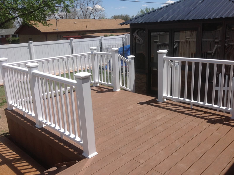 Timbertech Earthwood Evolutions Brown Oak with Radiance Express White Rail System